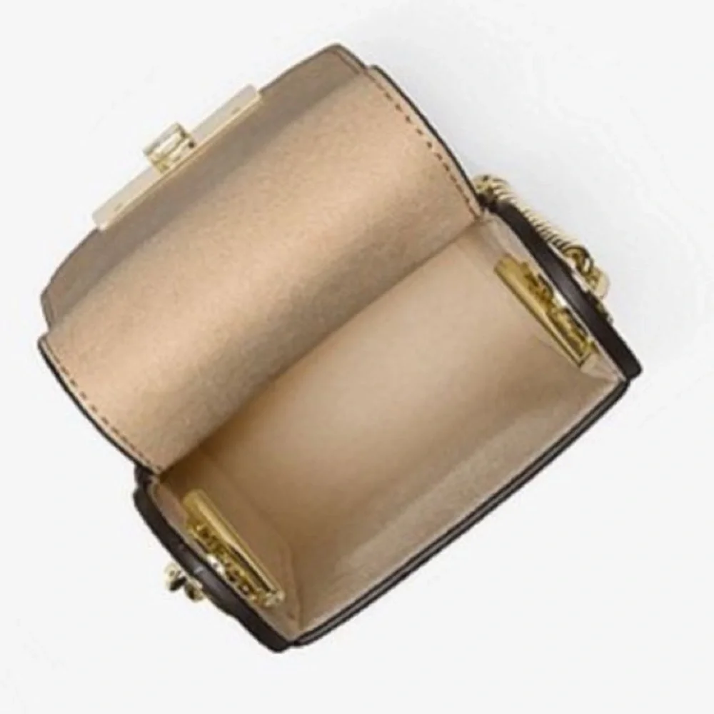 🔥 ON SALE 🔥 Michael Kors Camera Cross Body - Picture 7 of 8